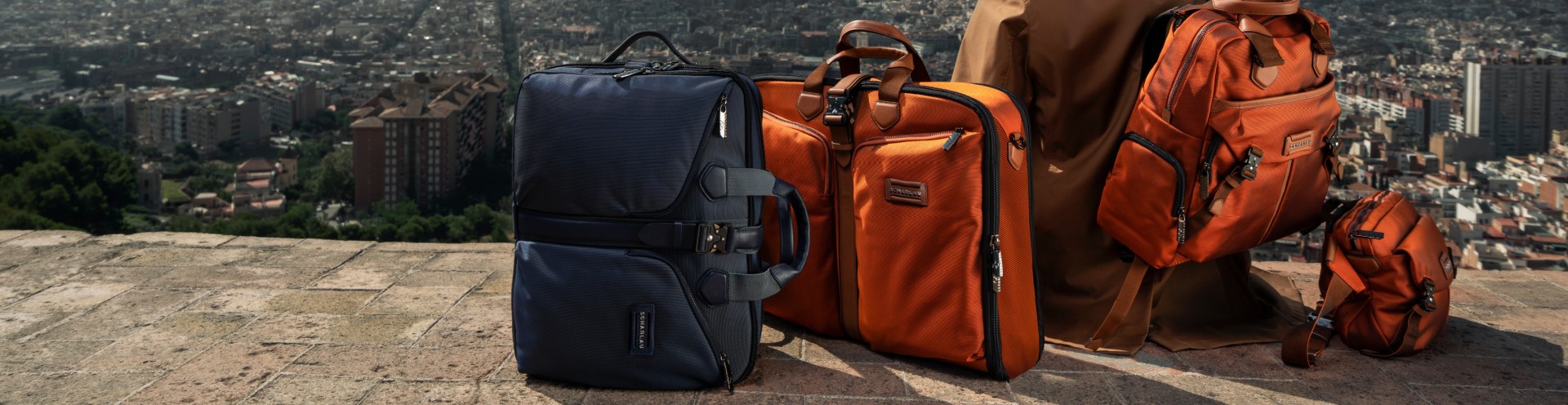 Viajar con estilo: 7 packs de accesorios masculinos de lujo para